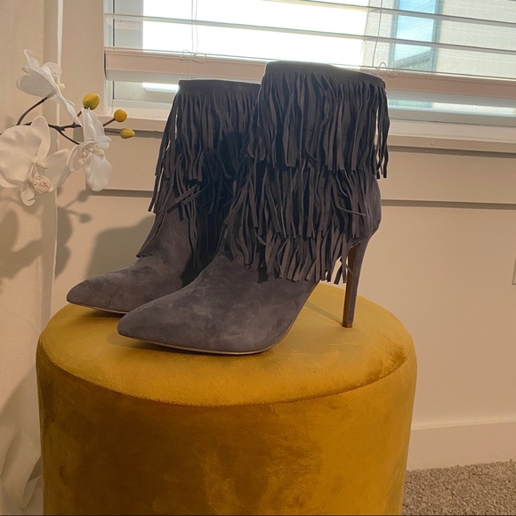 Beautiful Gray Real Suede Leather Fringe Bootie Heels Size 9 - Picture 4 of 11